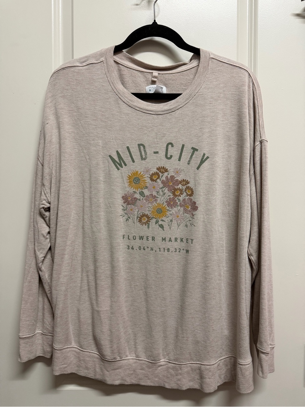 ✨ Pick 3 for $15✨ Market & Spruce Mid-City Flower Market Graphic Long Sleeve Tee